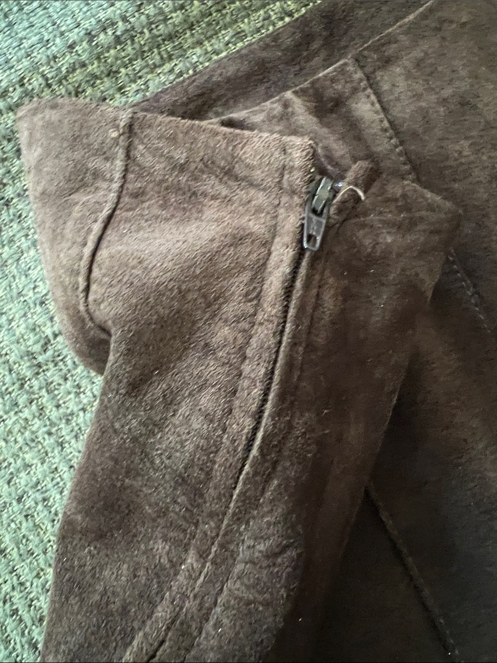 Danier Dark Brown Suede A-Line Pleated Skirt (sz 4) - Picture 5 of 6
